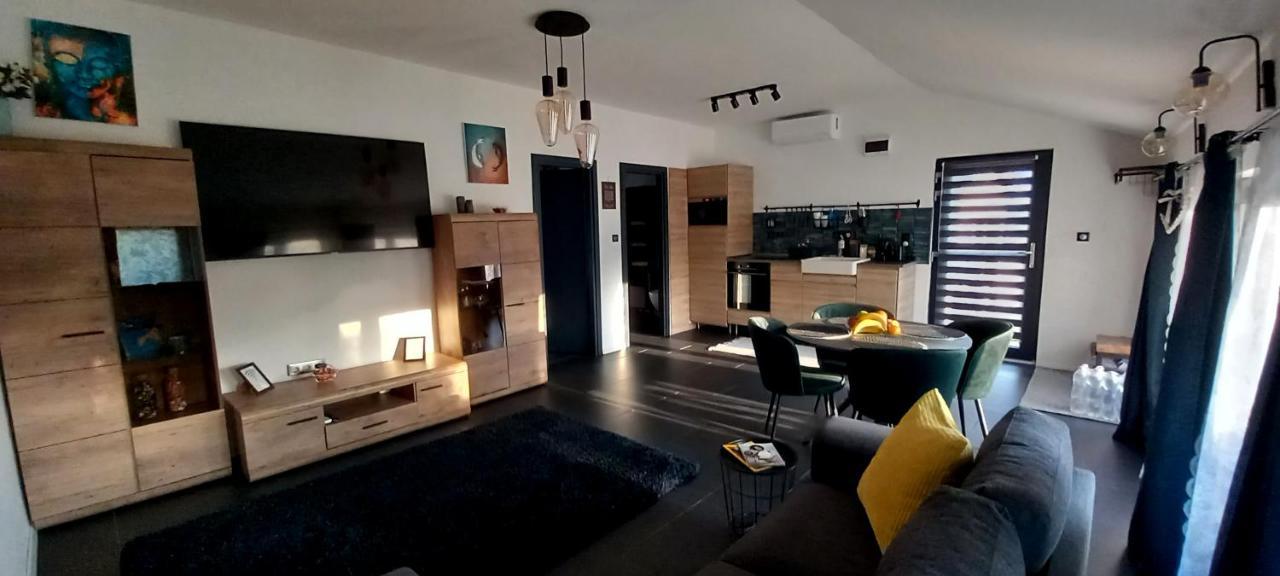 Airportone Apartment Vecses Luaran gambar