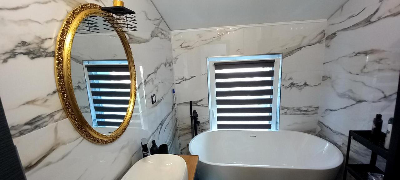Airportone Apartment Vecses Luaran gambar